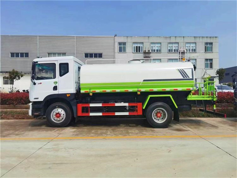 东风D9洒水车 15方洒水车